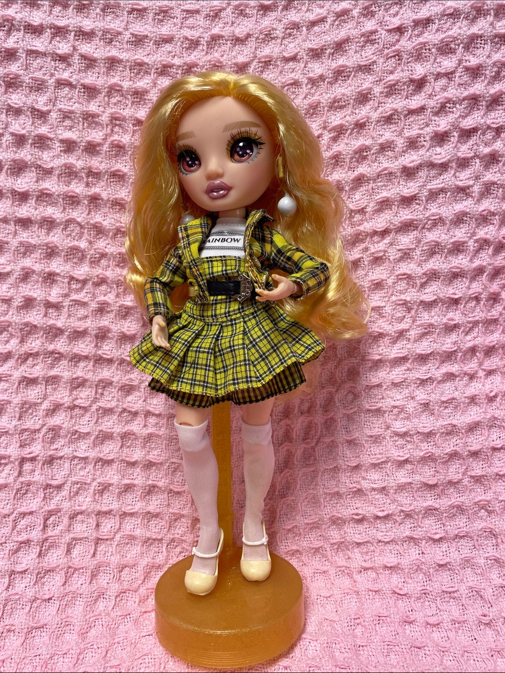 Rainbow High -  Sheryl Meyer doll with long Yellow blonde Hair